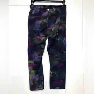 LuluLemon Wunder multi color crop yoga pants women’s 6